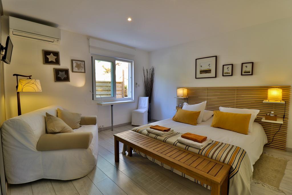 Les Chambres D'Hotes Du Grand Mornas 카리르루에 외부 사진
