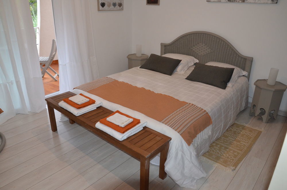 Les Chambres D'Hotes Du Grand Mornas 카리르루에 외부 사진