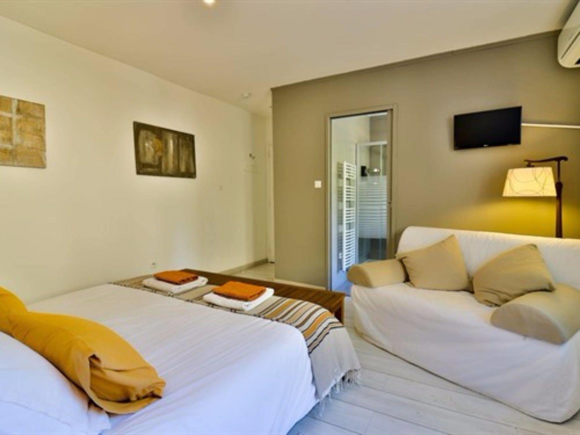 Les Chambres D'Hotes Du Grand Mornas 카리르루에 외부 사진
